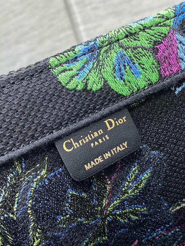 Dragons Bags Detail