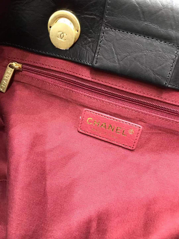 Dragons Bags Detail