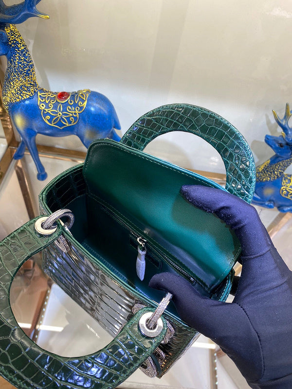 Dragons Bags Detail