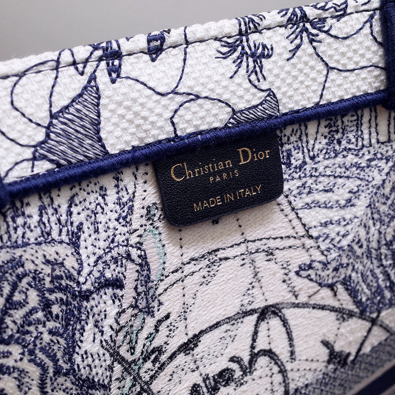 Dragons Bags Detail
