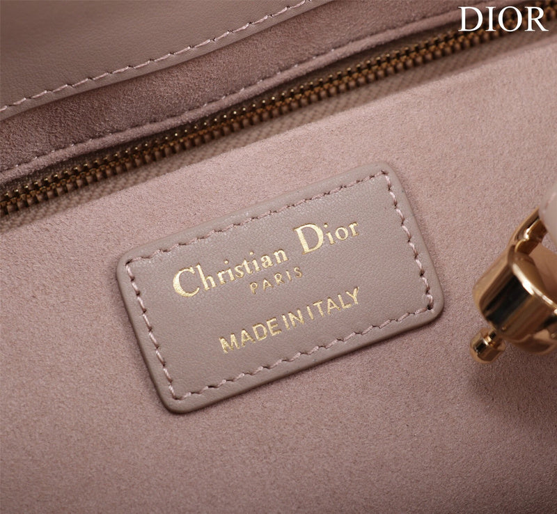 Dragons Bags Detail