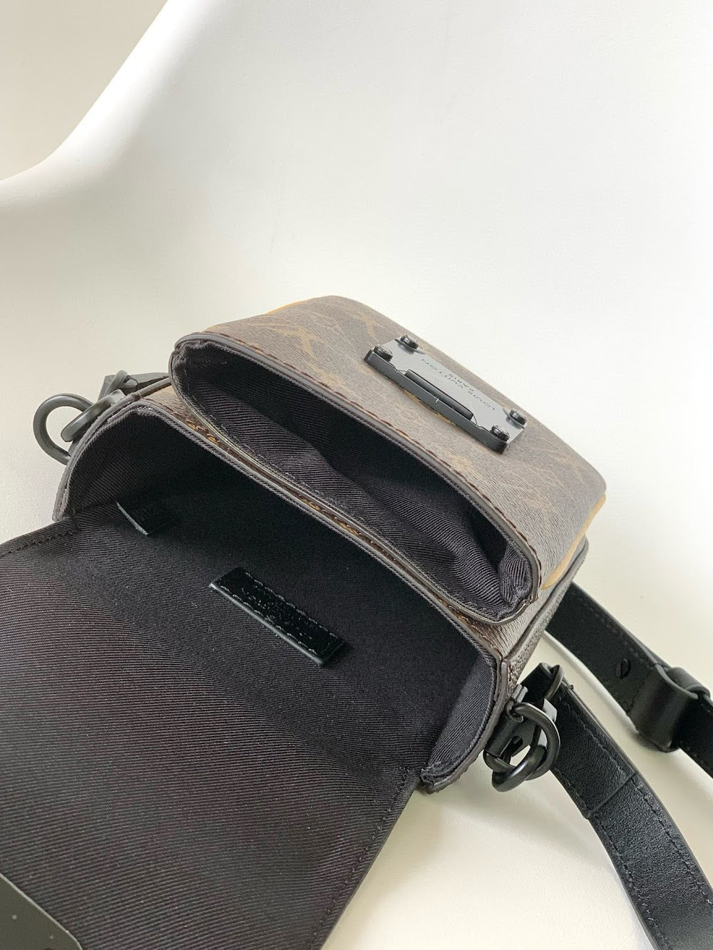 Dragons Bags ln Luxury Bag --81644