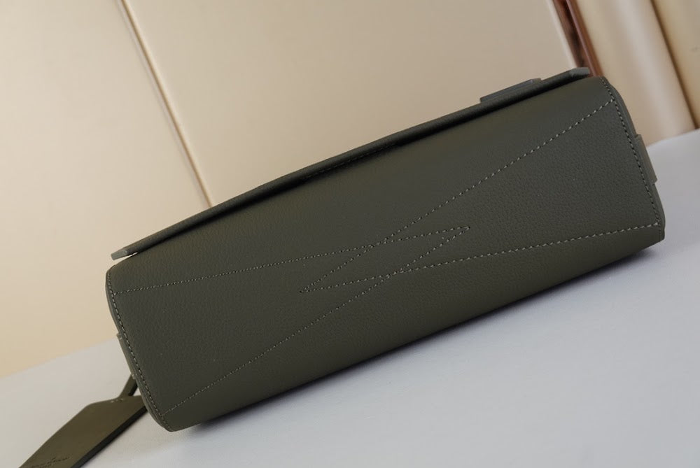 Dragons Bags ln Luxury Bag --61316