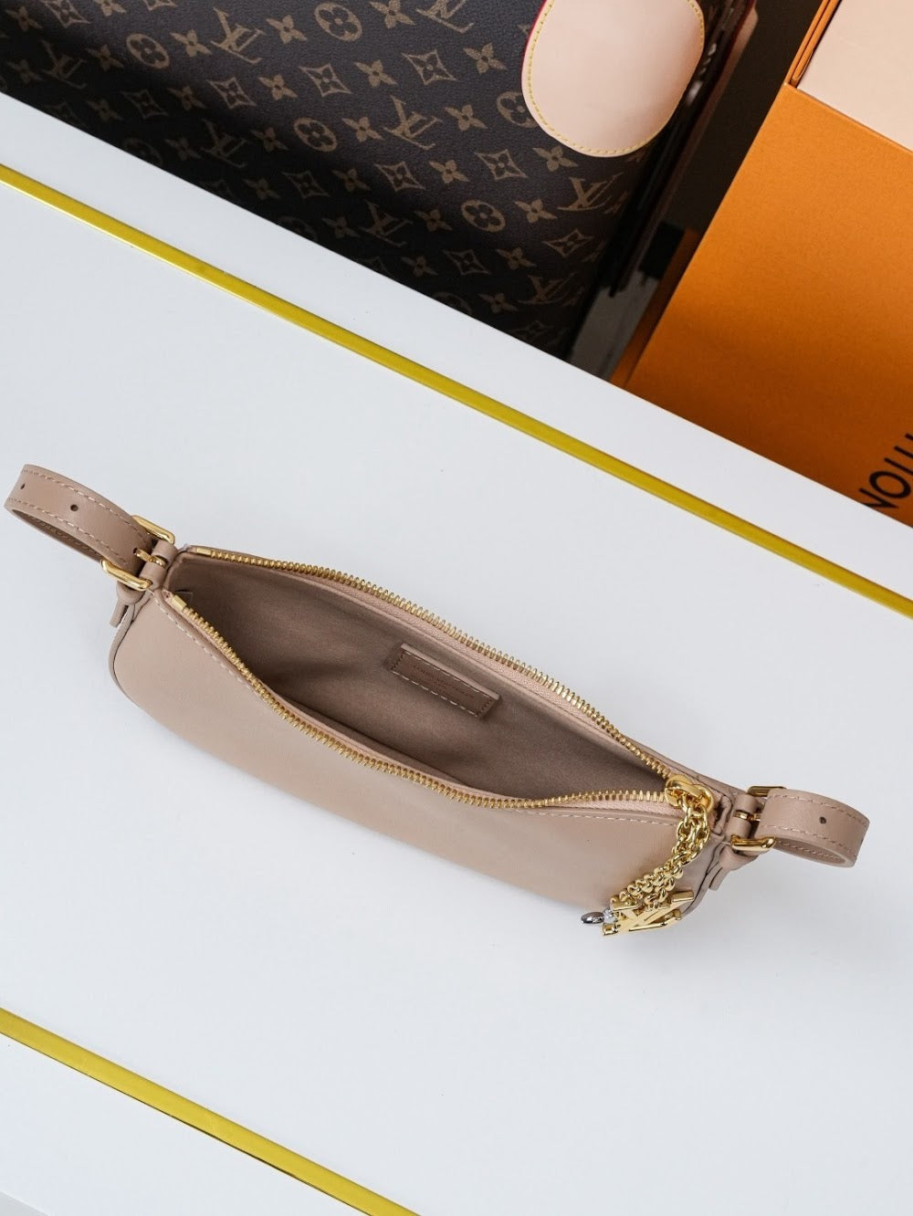 Dragons Bags ln Luxury Bag --81783