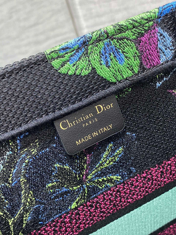 Dragons Bags Detail