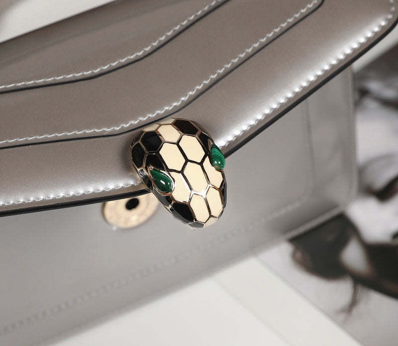 Dragons Bags Detail