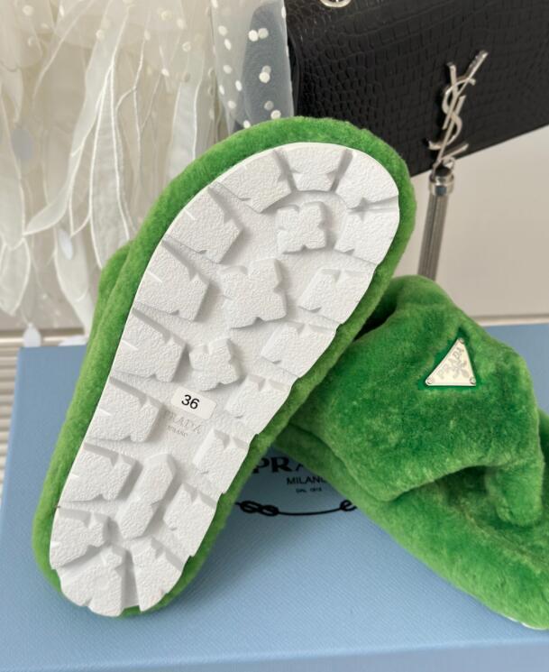 Dragons Bags Detail