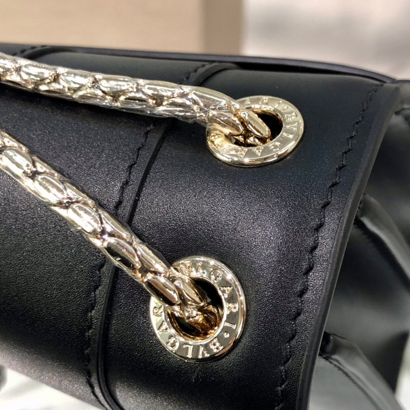 Dragons Bags Detail