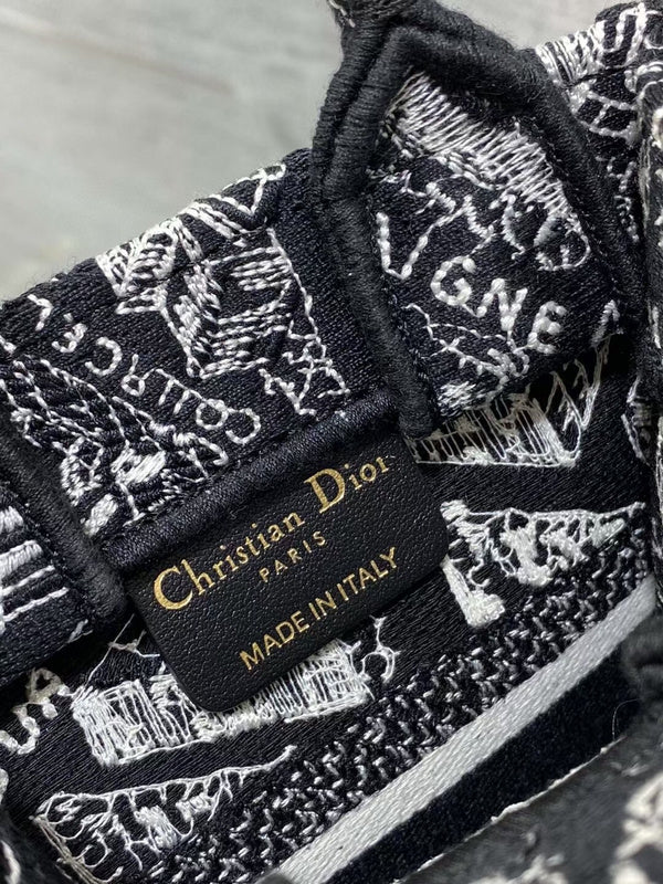 Dragons Bags Detail