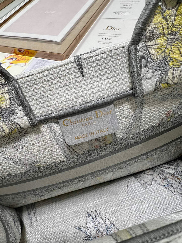 Dragons Bags Detail