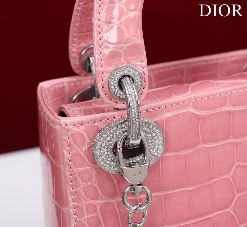 Dragons Bags Detail