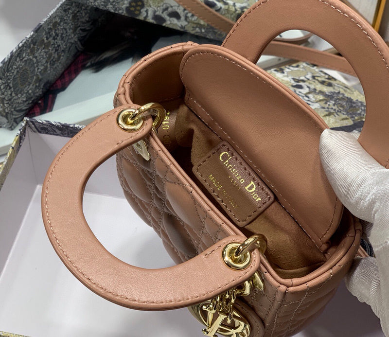 Dragons Bags Detail