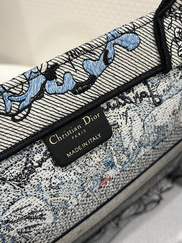 Dragons Bags Detail