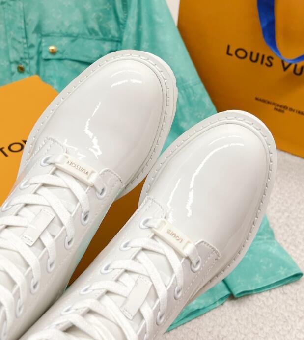 Dragons Bags Detail