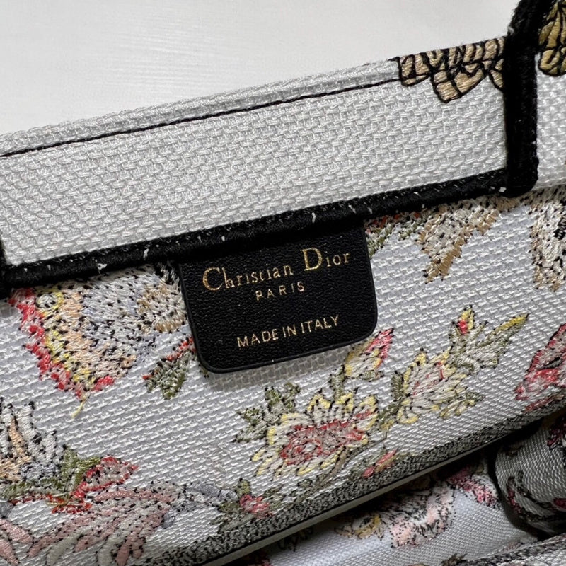 Dragons Bags Detail