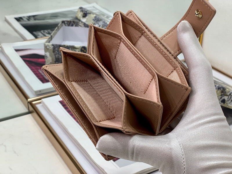 Dragons Bags Detail