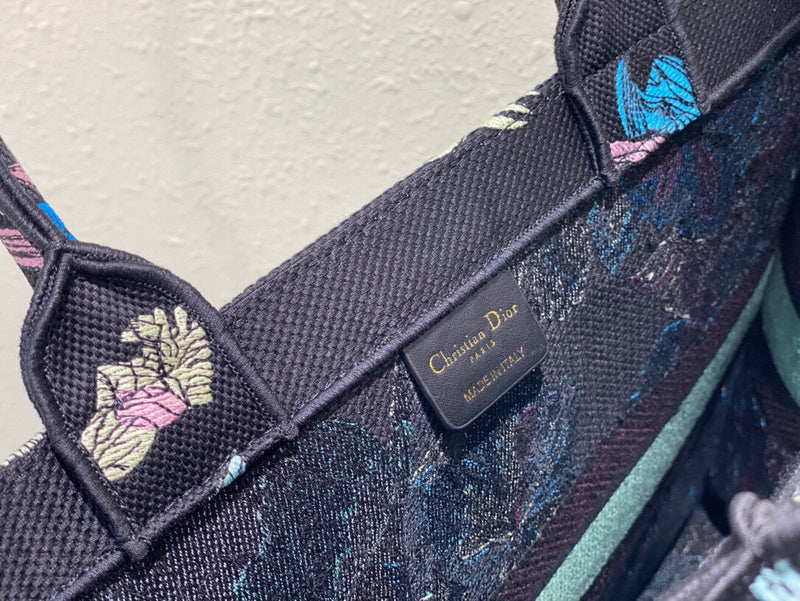Dragons Bags Detail