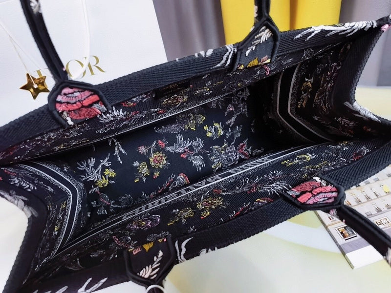 Dragons Bags Detail