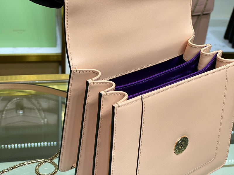 Dragons Bags Detail
