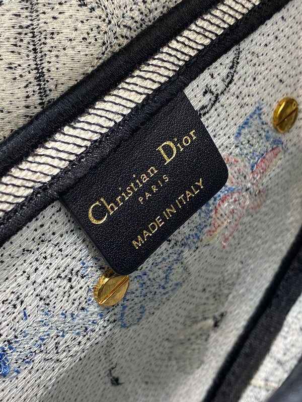 Dragons Bags Detail