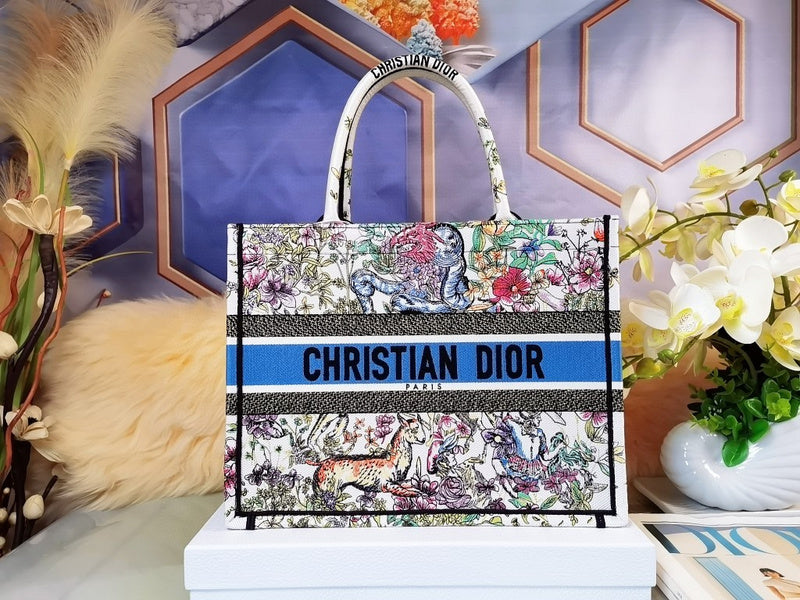 Dragons Bags Detail
