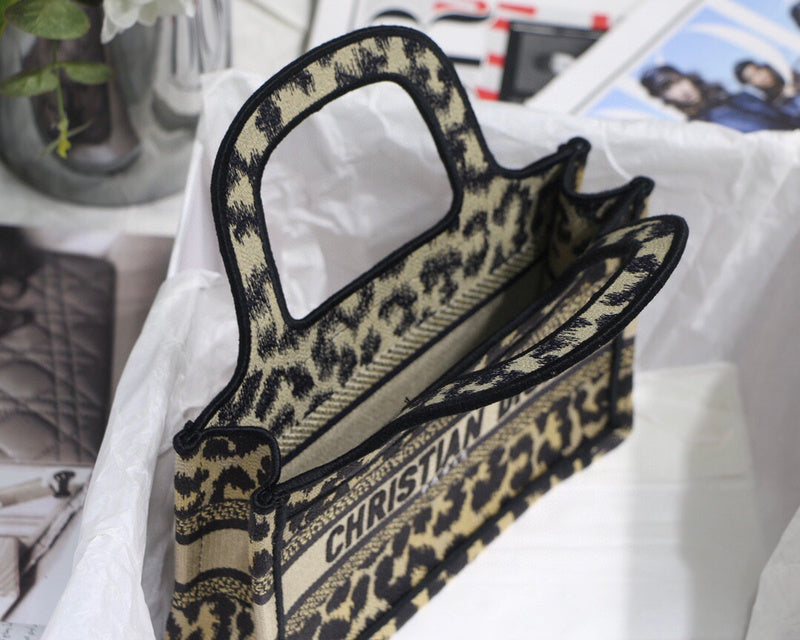 Dragons Bags Detail