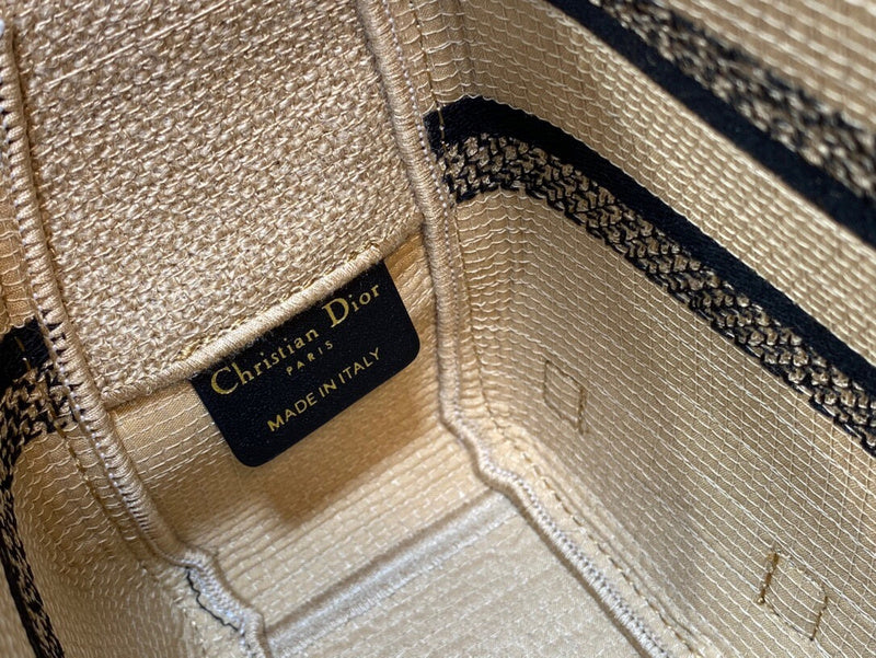 Dragons Bags Detail