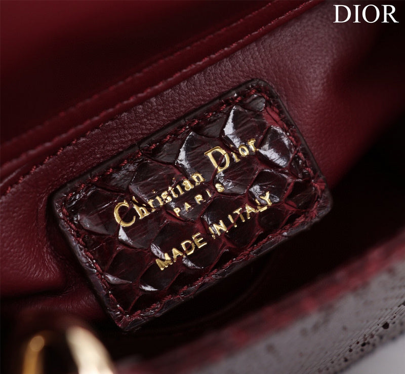 Dragons Bags Detail
