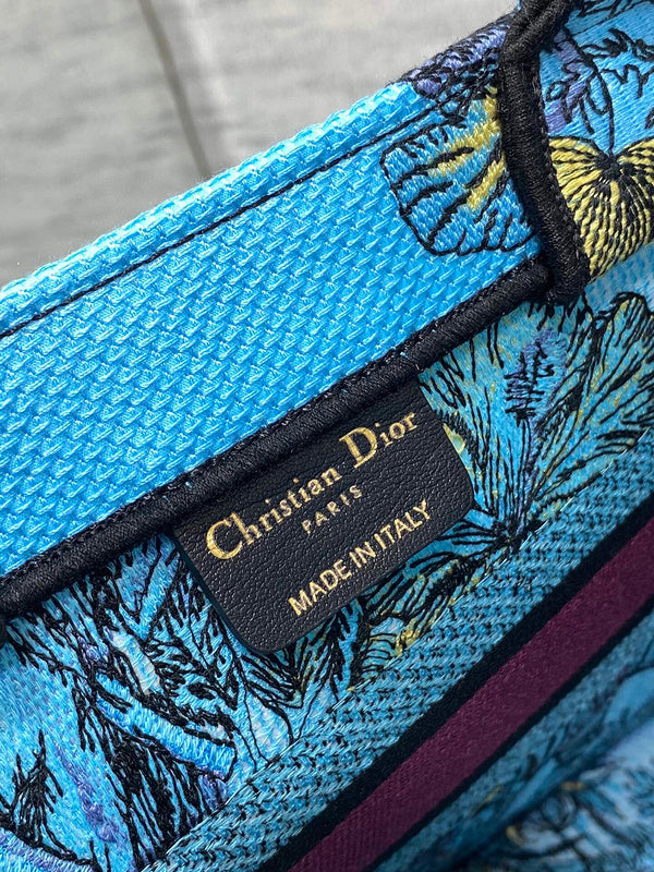 Dragons Bags Detail
