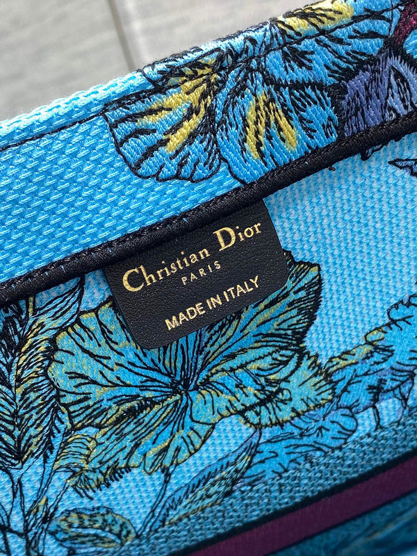 Dragons Bags Detail