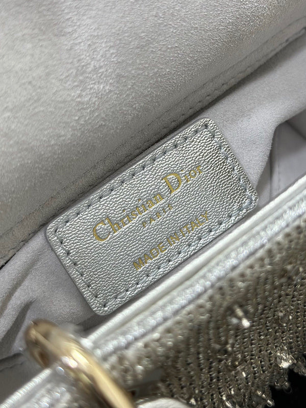 Dragons Bags Detail
