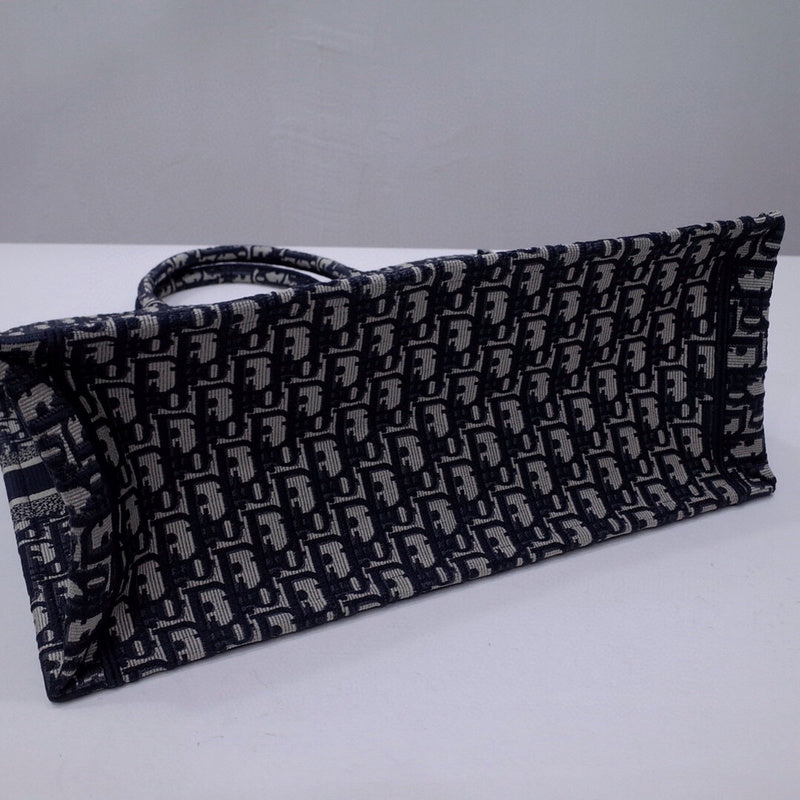 Dragons Bags Detail