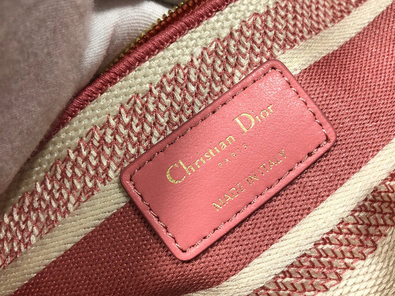 Dragons Bags Detail