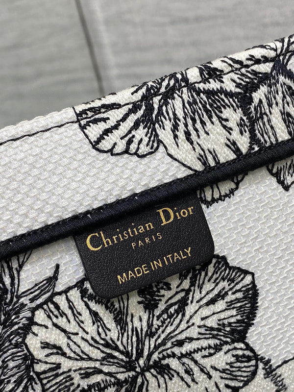 Dragons Bags Detail