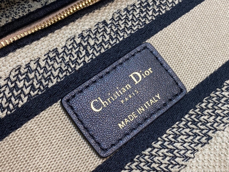 Dragons Bags Detail