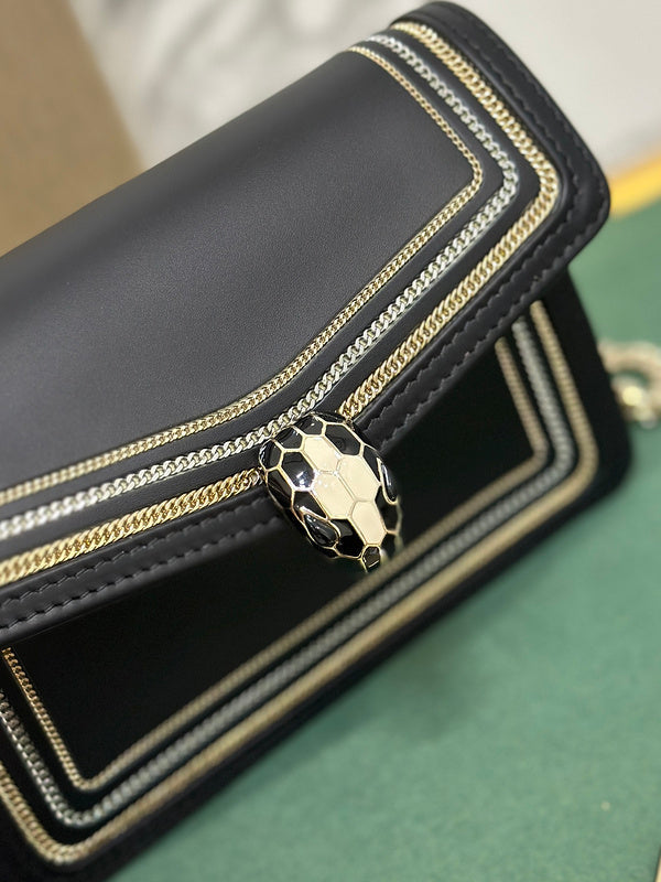 Dragons Bags Detail