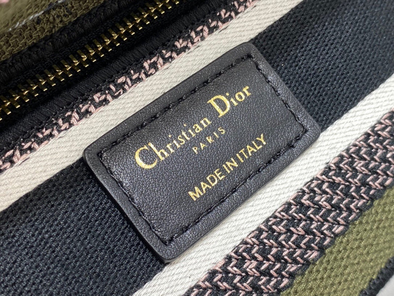 Dragons Bags Detail