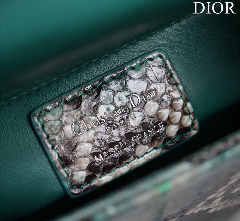 Dragons Bags Detail