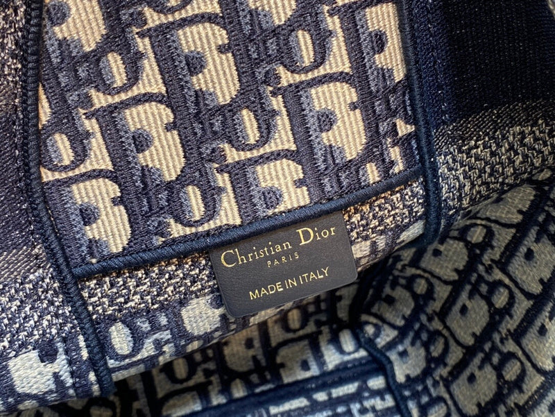 Dragons Bags Detail