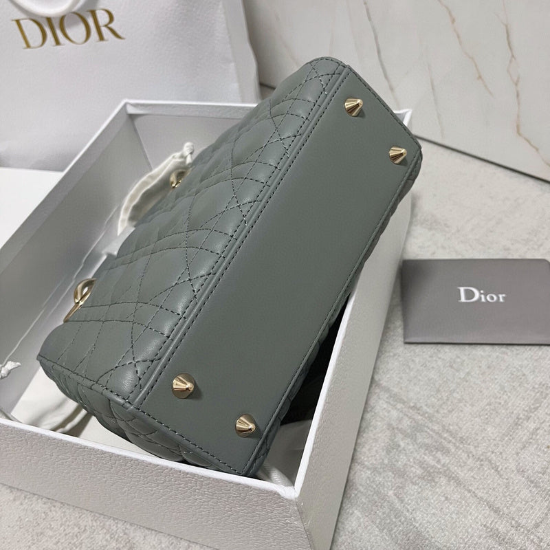 Dragons Bags Detail