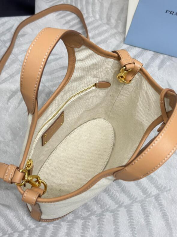 Dragons Bags Detail