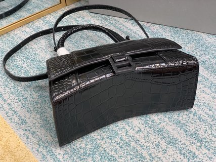 new-luxury-designer-bags-nm24079