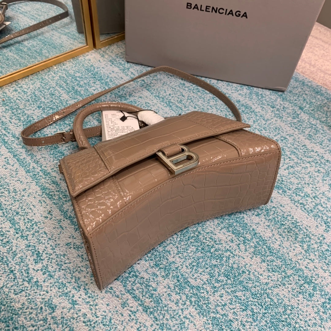 new-luxury-designer-bags-nm24081