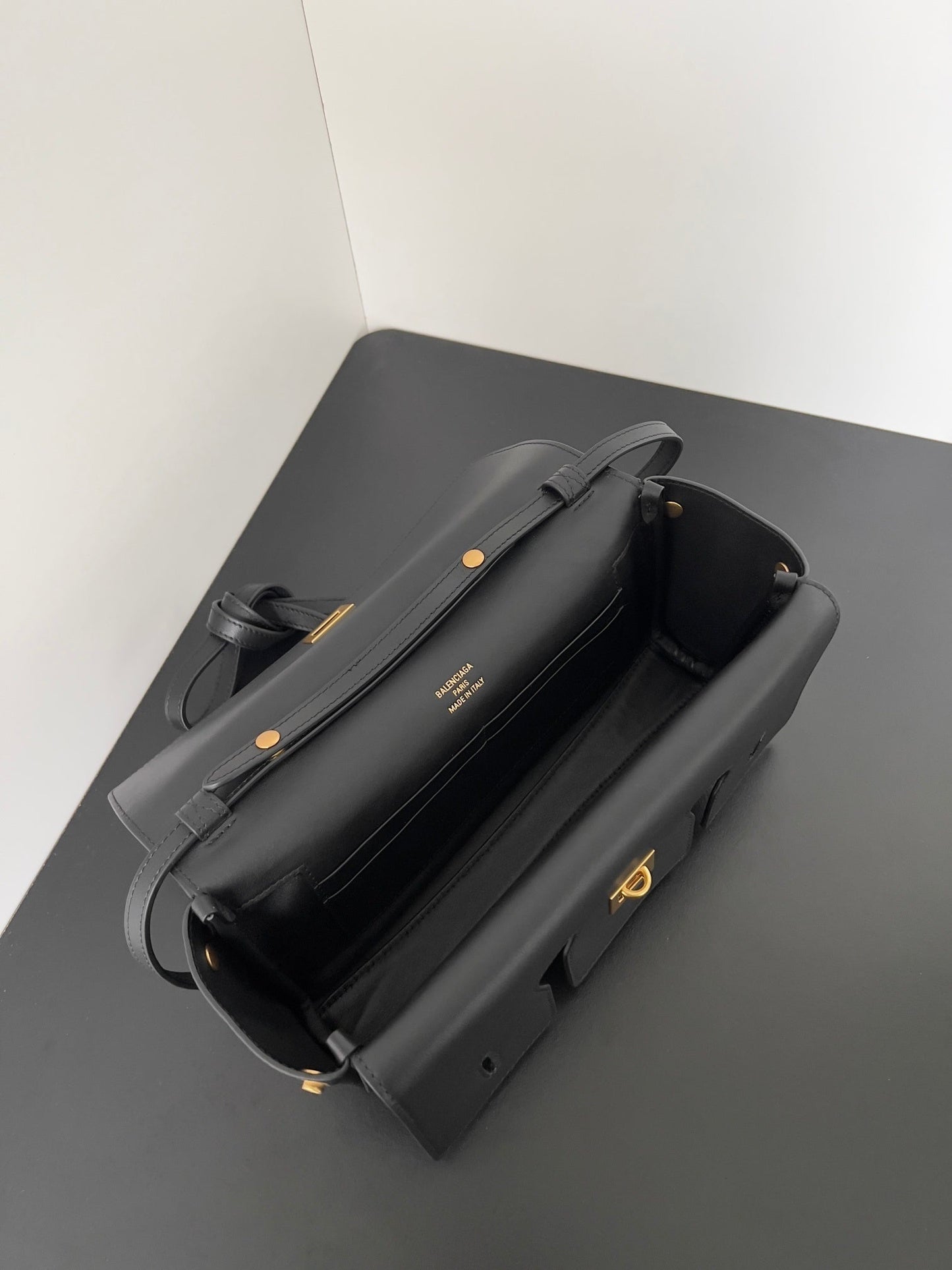 new-luxury-designer-bags-nm24075