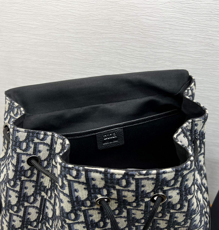 Dragons Bags Detail