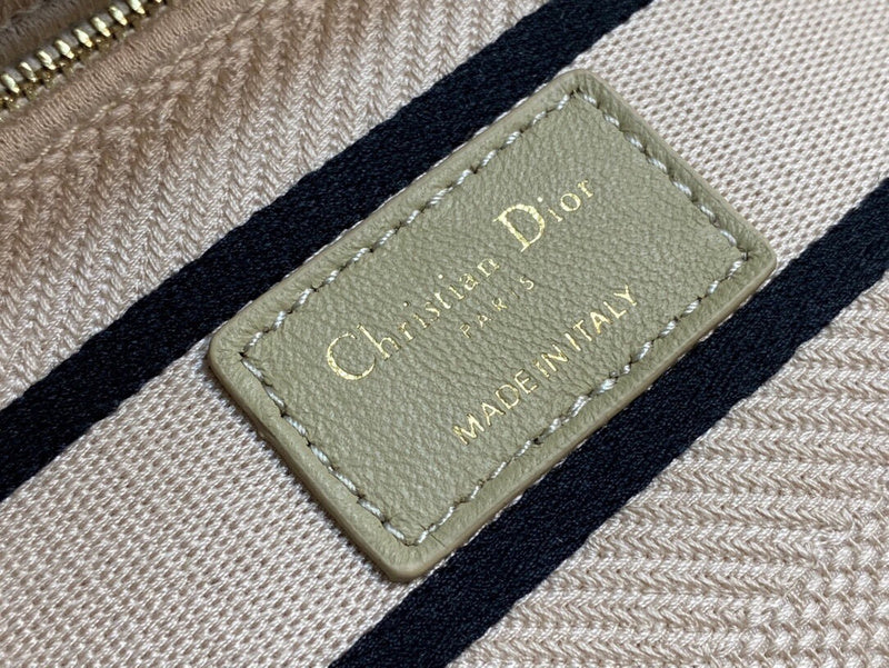 Dragons Bags Detail