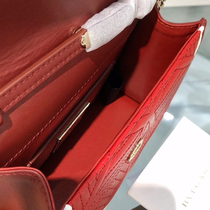 Dragons Bags Detail