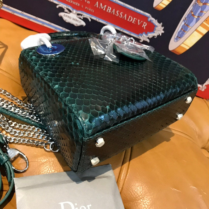 Dragons Bags Detail