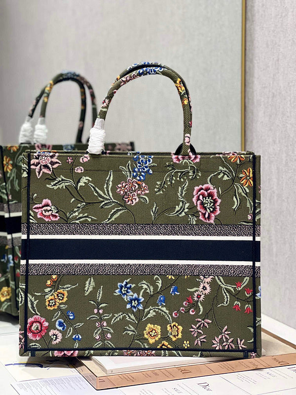 Dragons Bags Detail