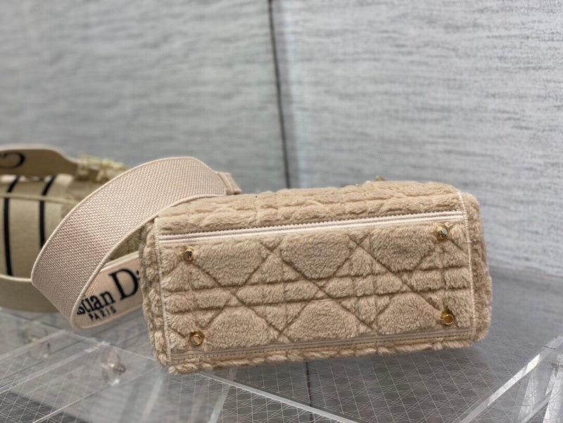 Dragons Bags Detail